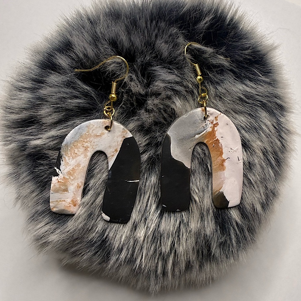 Marbled effect polymer clay earrings 🖤